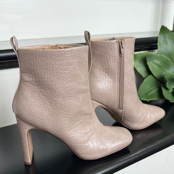 Express vegan leather like new crocodile embossed ankle booties neutral taupe - Picture 1 of 8